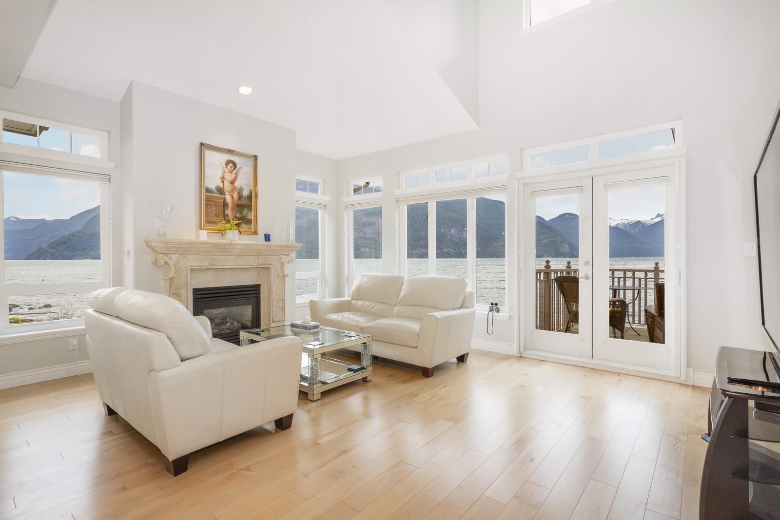 7 Beach Dr Furry Creek For Sale, R2834303